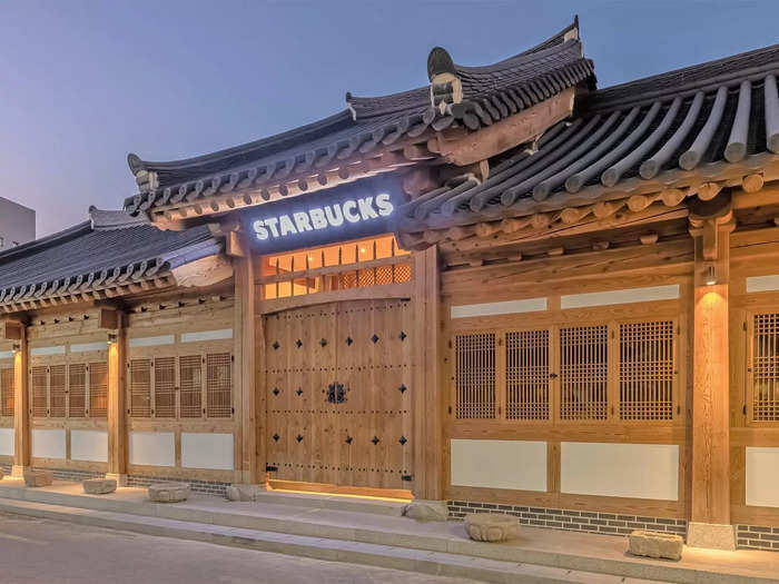 Starbucks just opened a unique store located in an old Korean hanok, a traditional house, in Daegu.