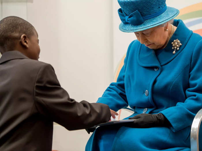 Kids have a way of being wise beyond their years, like when a 12-year-old boy showed Queen Elizabeth how to use a tablet in 2012.