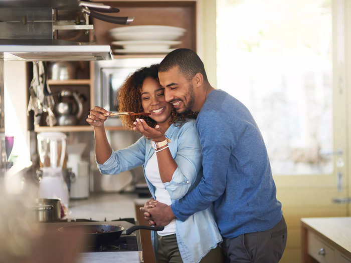 You can take a baking or cooking class together.