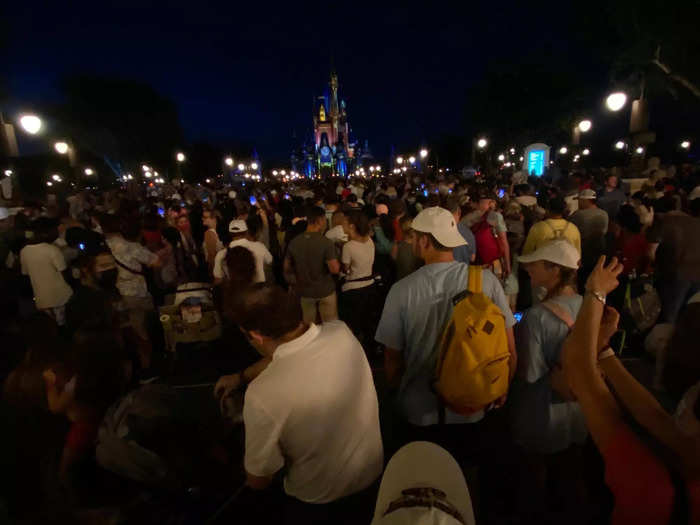 Once the fireworks start, expect to have thousands of people in front of you. I think the late-night crowds in 2021 were the worst I