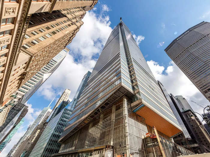 The 1,401-foot-tall skyscraper sits on East 42nd Street and Vanderbilt Avenue, next to Manhattan