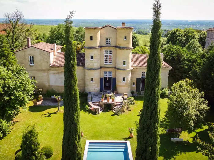 The 17th Century Old Presbytery surrounded by vineyards is a 30 minute drive from Bordeaux, France.