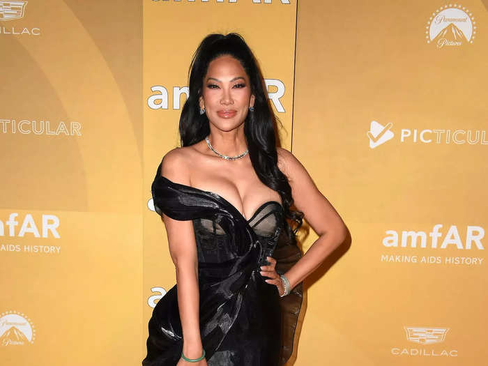 Kimora Lee Simmons also wore a bold, black style for the event.