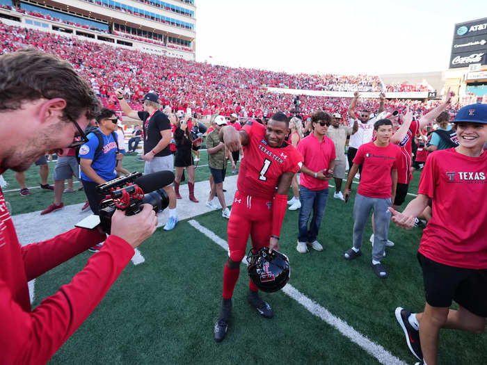 Texas Tech had dinner delivered to the tarmac for the team during the flight delay. For entertainment: Karaoke. "Receiver Myles Price really stole the show," Taft said on the broadcast.