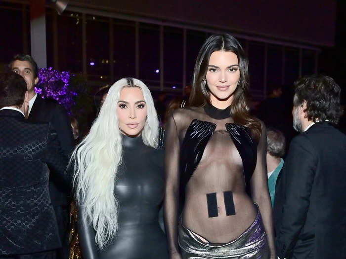 Sisters Kim Kardashian and Kendall Jenner brought an edginess to the red carpet in black ensembles.