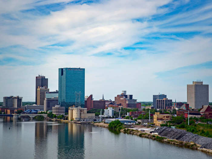 Toledo, Ohio, has the same requirements under its Pay Equity Act, which took effect in June 2020.