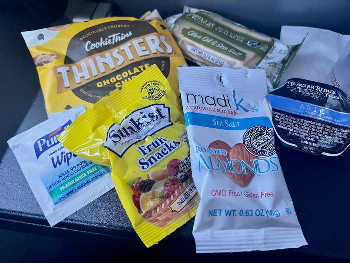 The snack box included fruit snacks, chocolate chip cookies, crackers, cheese spread, almonds, and a wet wipe. The food was a filling enough lunch despite the hefty $9 price.