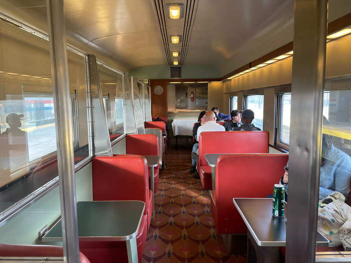 Here, "passengers traveling long distances could head to the lounge to spend time away from their designated bedrooms or coach seats to relax, drink, and socialize with their fellow travelers," according to the Hudson River Rail website.