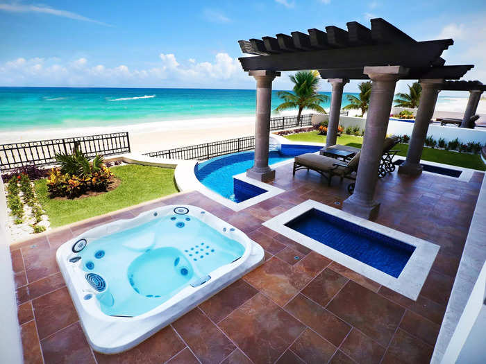 I think Grand Residences Riviera Cancun is a great option for larger groups or family reunion trips.