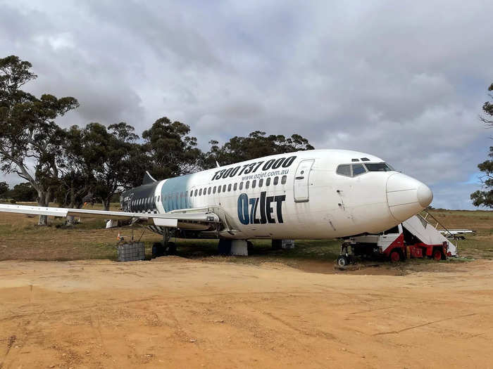 The aircraft that will be the Airbnb currently has its wings and undercarriage, but the wheels and tail still need to reattached.