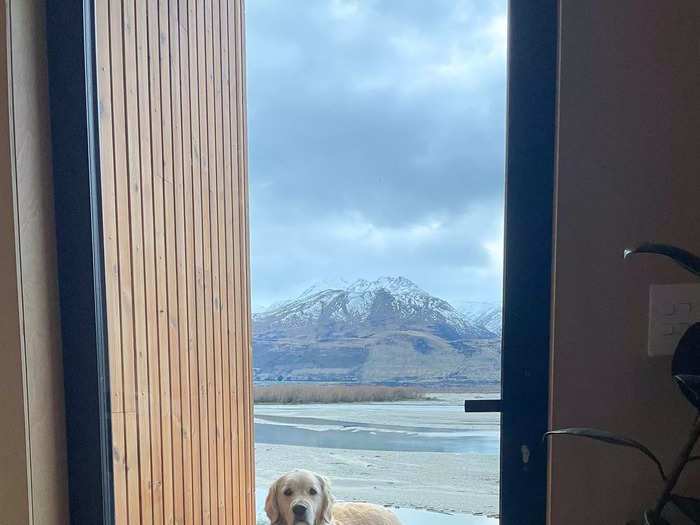 Between the cozy comforter and insulated tiny house, I fell asleep immediately. Before I knew it, my alarm was ringing and the two pups were waiting for me at my front door.