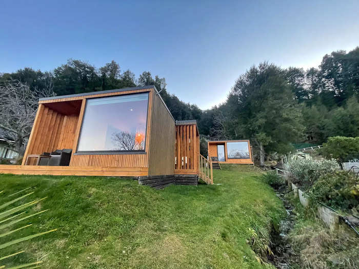 The tiny house is part of the Kinloch Wilderness Retreat. The property, which is located on the shores of Lake Wakatipu, has a café, restaurant, two tiny homes, a lodge, a lake house, and basic rooms for travelers.