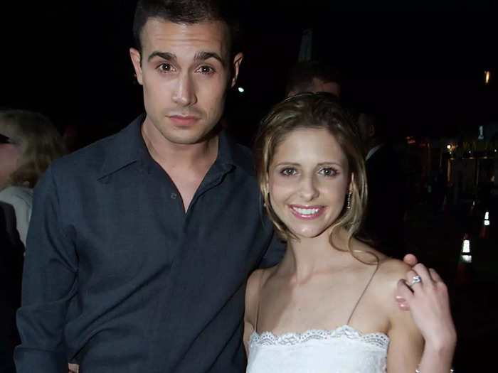 April 2001: Gellar and Prinze got engaged after dating for over a year.