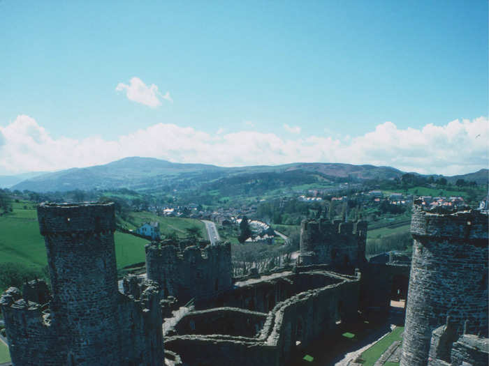 Conwy Castle was commissioned by King Edward I and was built between 1283 and 1287 by architect Master James of St George. It cost £15,000, or around $17,100.