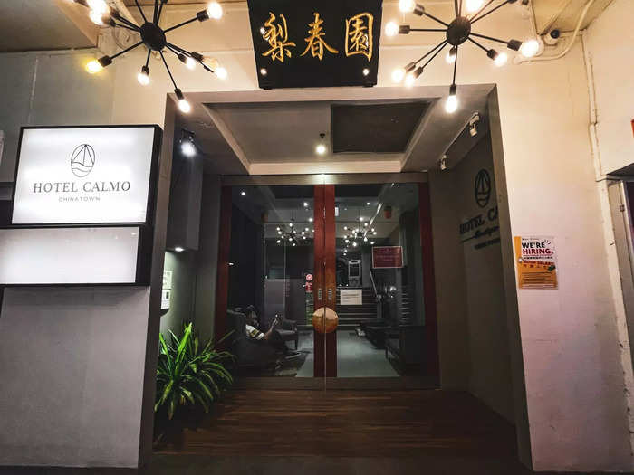 Hotel Calmo Chinatown is the worst-rated hotel in Singapore.