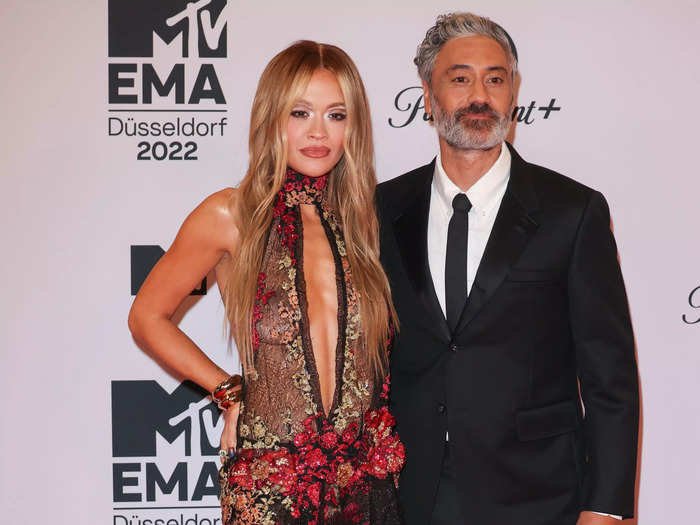 The singer also posed with her husband and cohost for the evening, New Zealand filmmaker and actor, Taika Waititi.