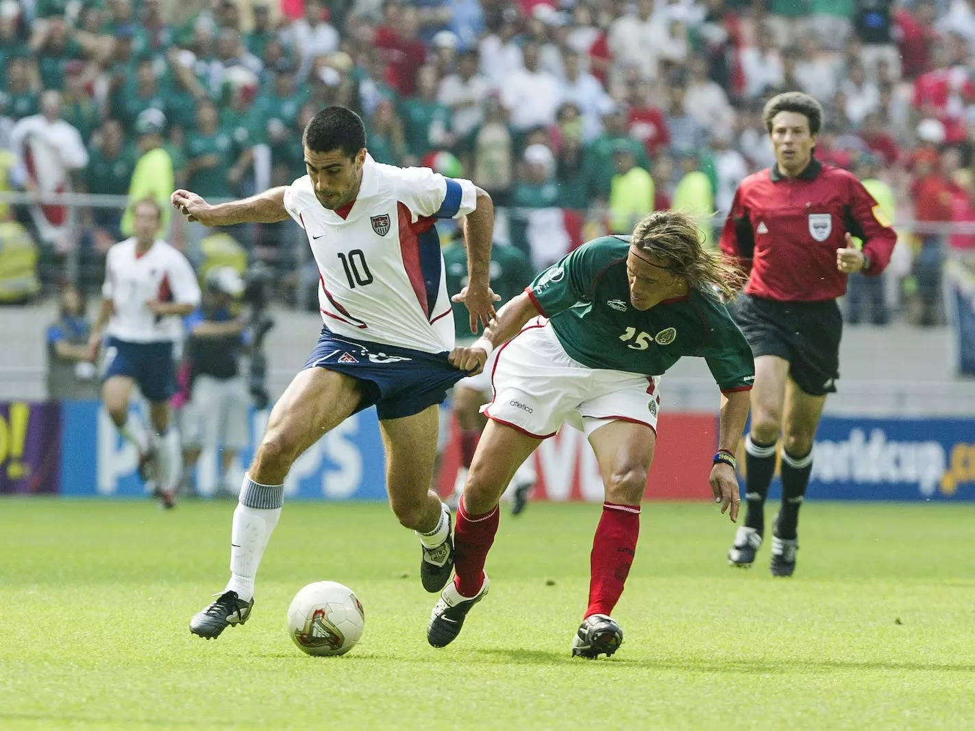Claudio Reyna of the USA and Luis Hernandez of Mexico in action during the World Cup round of Sixteen match between Mexico (0) and USA (2) at the Jeonju World Cup Stadium.
