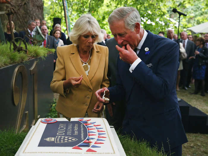 He eats cake with his hands.