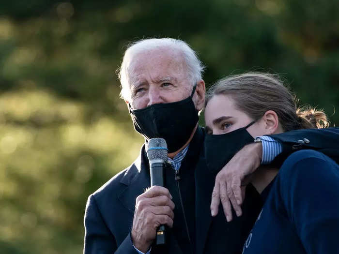 He held Maisy close at a campaign event in Michigan.