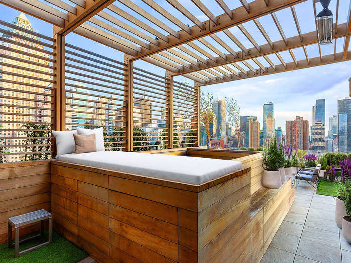 A heated plunge pool, built-in speakers, and sweeping views create the perfect outdoor lounge space.