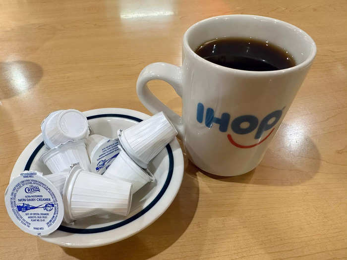 My coffee came quickly with a saucer full of creamer cups.