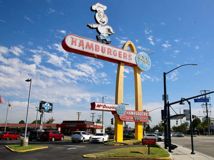 A car-centered culture, spending money for leisure, and a growing demand for fast and efficient food made a perfect storm for fast food to start, poising the industry to grow through the rest of the world.