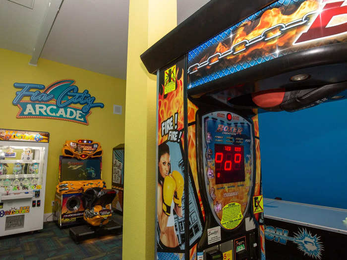 … while Camp Margaritaville Pigeon Forge had a Fins-branded bar, restaurant, breakfast buffet, and arcade.