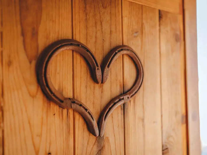 The welcoming heart detail was made with horseshoes.