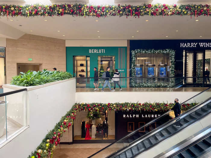 But when I arrived a few minutes past 9:30 a.m., only a handful of people, if any, were milling around these luxury stores.