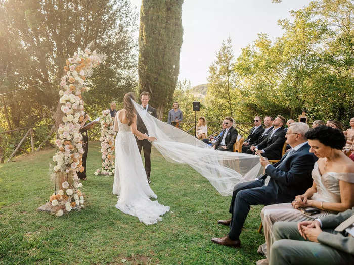 A cathedral-length veil completed Babis-Whitcomb