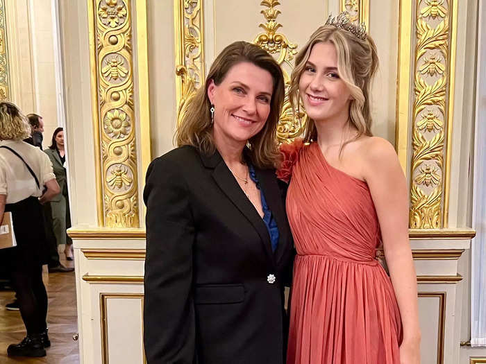 Floating around the photo shoots was Princess Märtha Louise of Norway, whose daughter Leah Behn is the first Norwegian debutante to attend Le Bal.