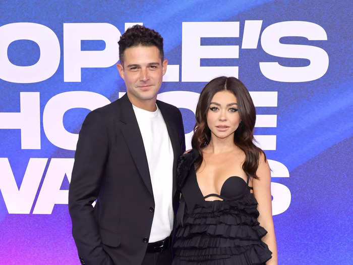 "Love Island USA" host Sarah Hyland and Wells Adams made their first red carpet appearance as a married couple.