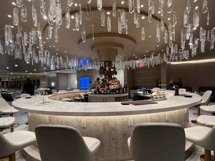 Entering the 10,000-square-foot space, travelers will come upon a circular champagne bar, which is the centerpiece of the lounge.