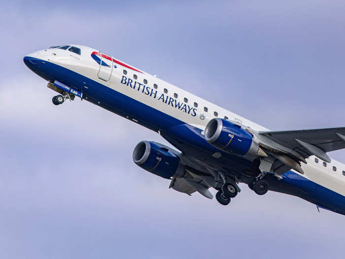 Travelers with British Airways Executive Club Gold, AAdvantage Executive Platinum, AAdvantage Platinum Pro, and those with Conciergekey status can enter.