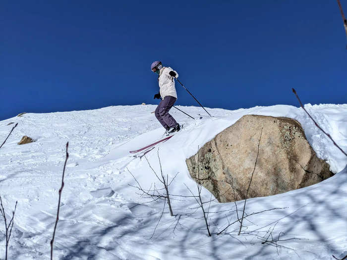 Stopping right in the middle of a busy run can lead to crashes with other skiers.