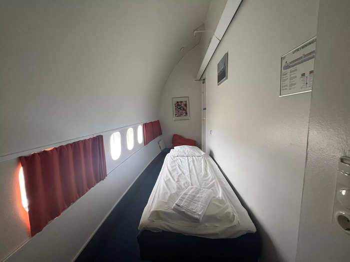 Also onboard the jet are suites with bathrooms and showers attached, including single rooms towards the back of the plane…