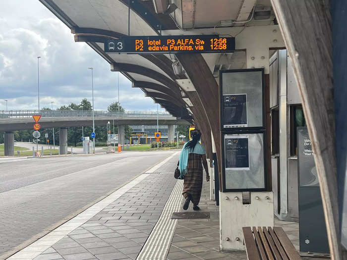 To take the bus, travelers need to go to Terminal 4, find bus stop number three, and get on P3 ALFA. It comes every few minutes.