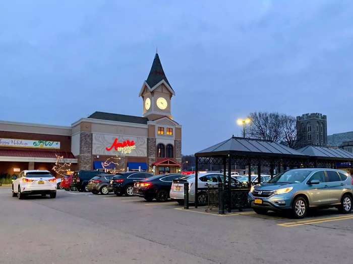 I visited the East Avenue location in Rochester around 5 pm on a Tuesday, and it was completely packed.