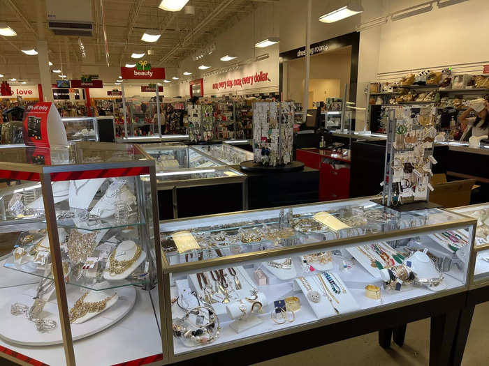 The jewelry department also had no semblance of order, and prices were not clearly marked.