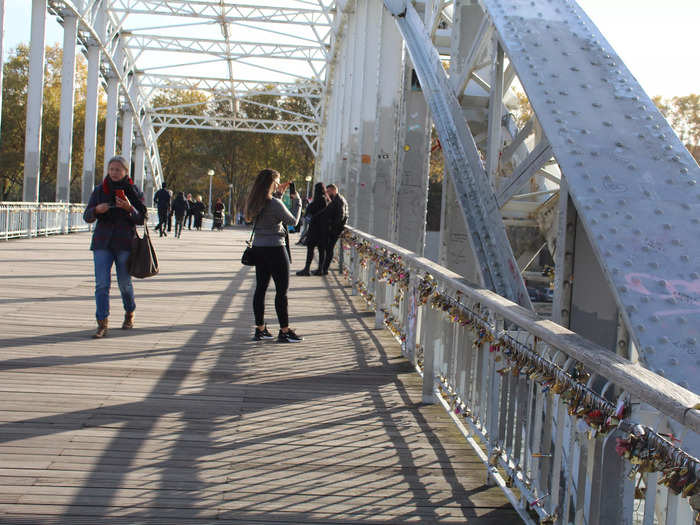 While my visit to the Eiffel Tower was a good lesson in managing expectations, finding the Debilly footbridge taught me that sometimes the best parts of a trip aren