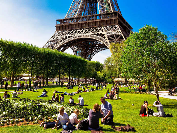 When I researched the gardens bordering the Eiffel Tower on TripAdvisor a few months before visiting, I saw photos of people relaxing and picnicking on the grass.