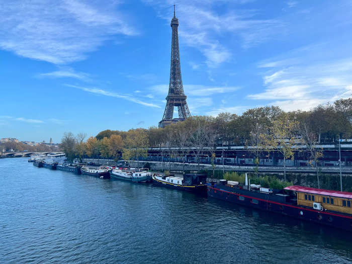 But closer to the towering landmark, I was disappointed by the sheer number of tourists blocking each other