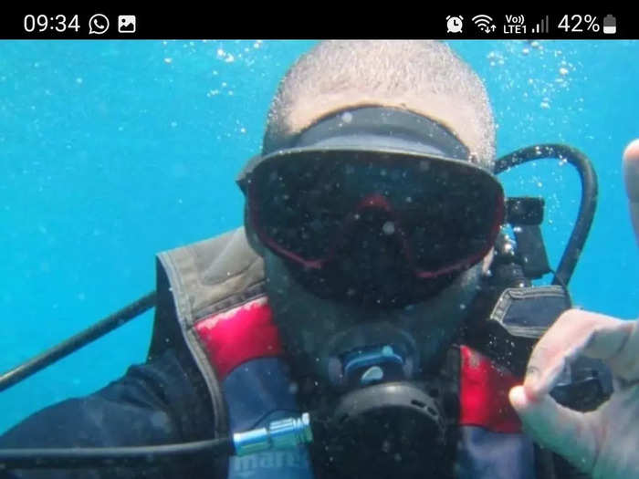 Finally, Anderson suggested using a different scuba diving photo where Tee is mask-free.