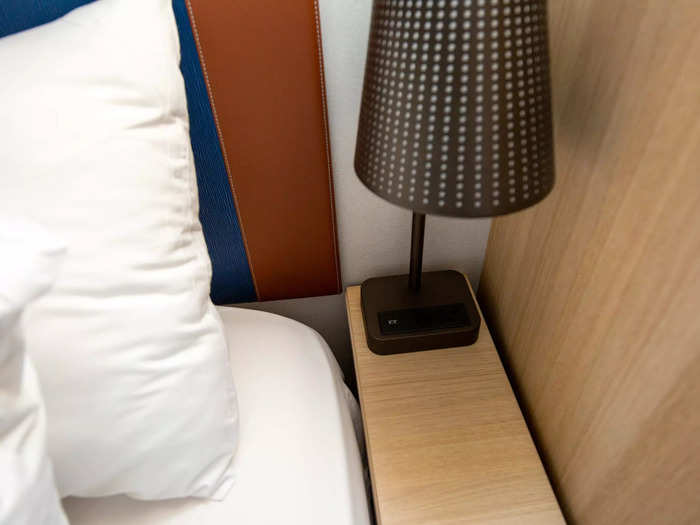 … and the bedside lamps with built-in outlets and USB ports.