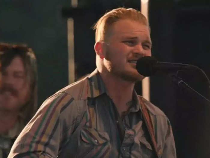 There is yet again another country-star cameo in this episode as Zach Bryan is seen performing at the state fair.