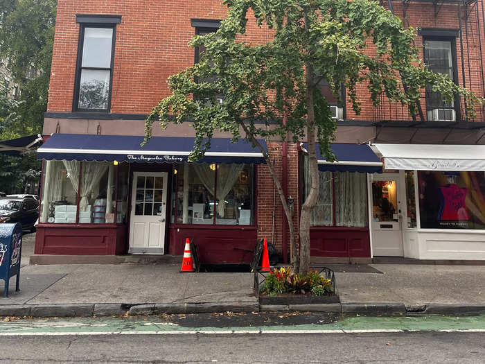 Carrie lived on Perry Street, right off Bleecker Street, in the West Village. In 2000, the show featured the then unknown Magnolia Bakery, turning it into an international obsession.