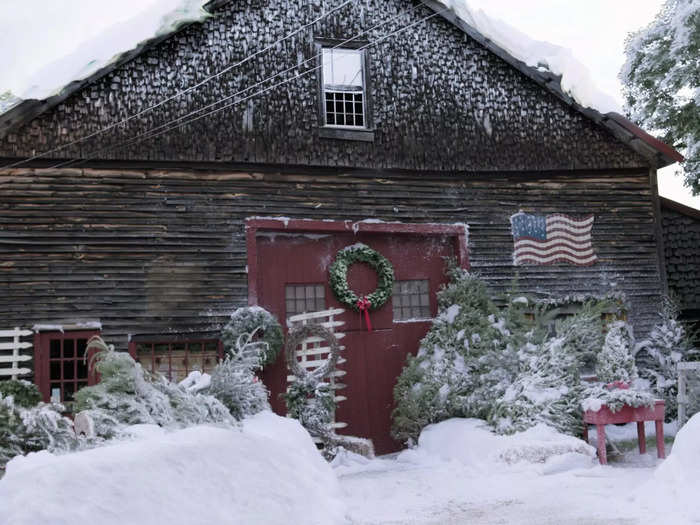 In the movie, Anna and James go shopping at The Christmas Barn.