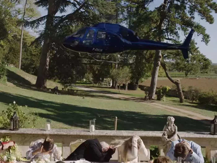 Mindy and Nicolas interrupt the engagement party by arriving late in a helicopter.