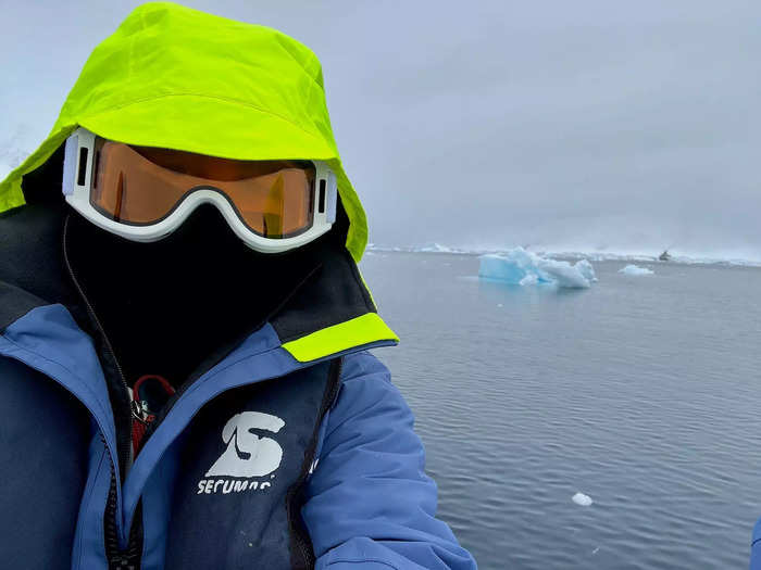 But, spending hours in the Antarctic meant we had to dress appropriately. I opted for four layers on my top and three on the bottom, as well as a buff, gloves, beanie, wool socks, and ski goggles.