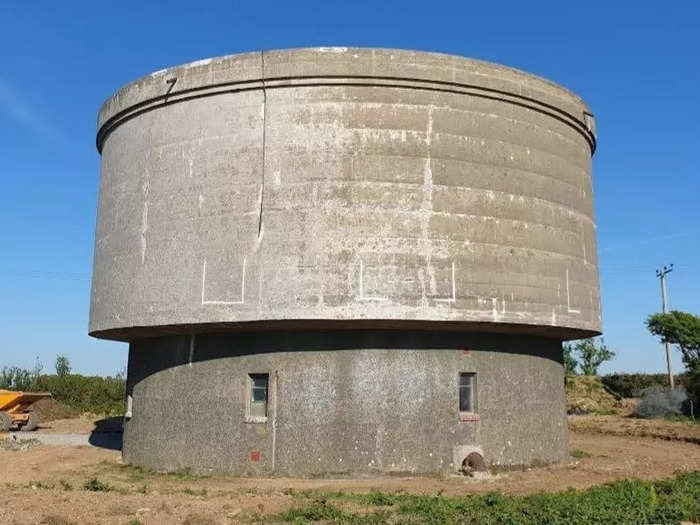 A water tower is an unlikely place to make a home, but Robert Hunt was determined to make it work.